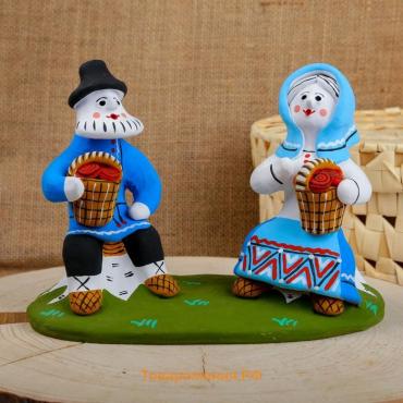 Каргопольская игрушка «Фигурка: Мужик с бабой на пнях», керамика, 16×7×14.5 см, МИКС
