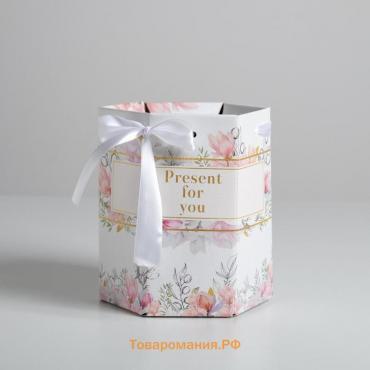 Переноска для цветов складная шестигранник «Present for you», 17 х 14,8 х 19,5 см